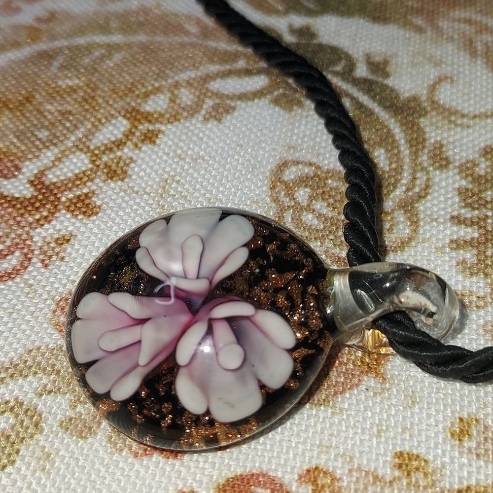 Fused glass floral pendant necklace - Picture 6 of 7